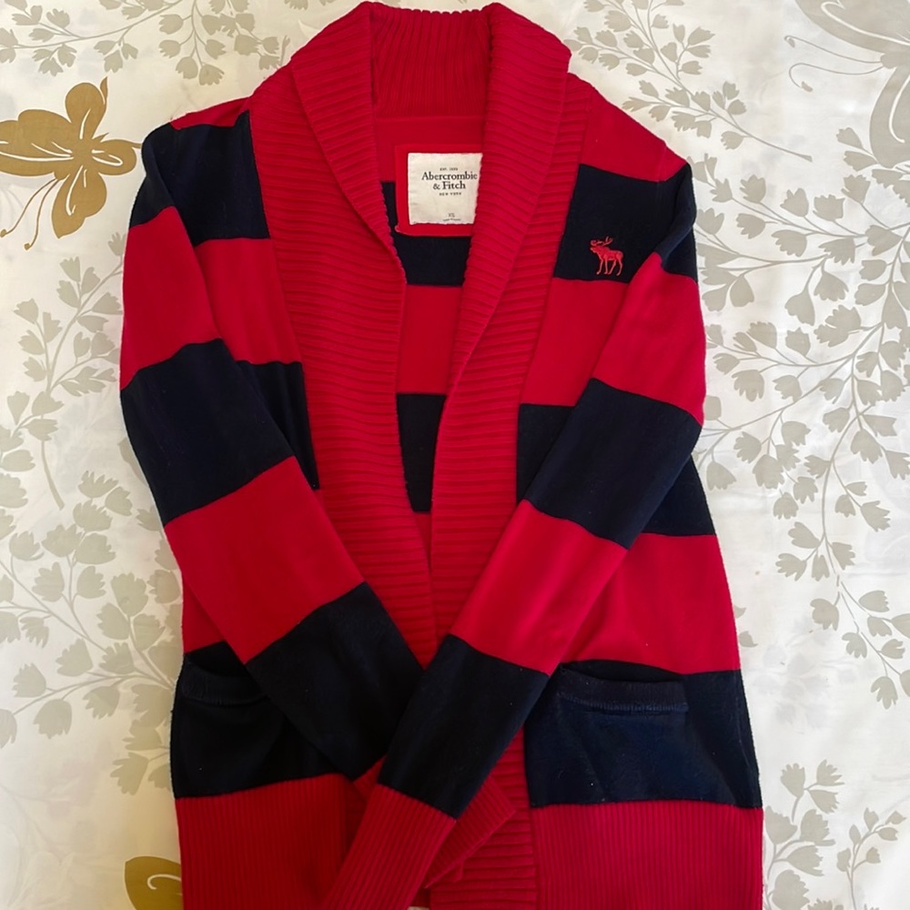 Stylish A&F cardigan!